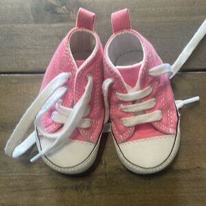 Converse baby excellent condition pink
Size 2 baby